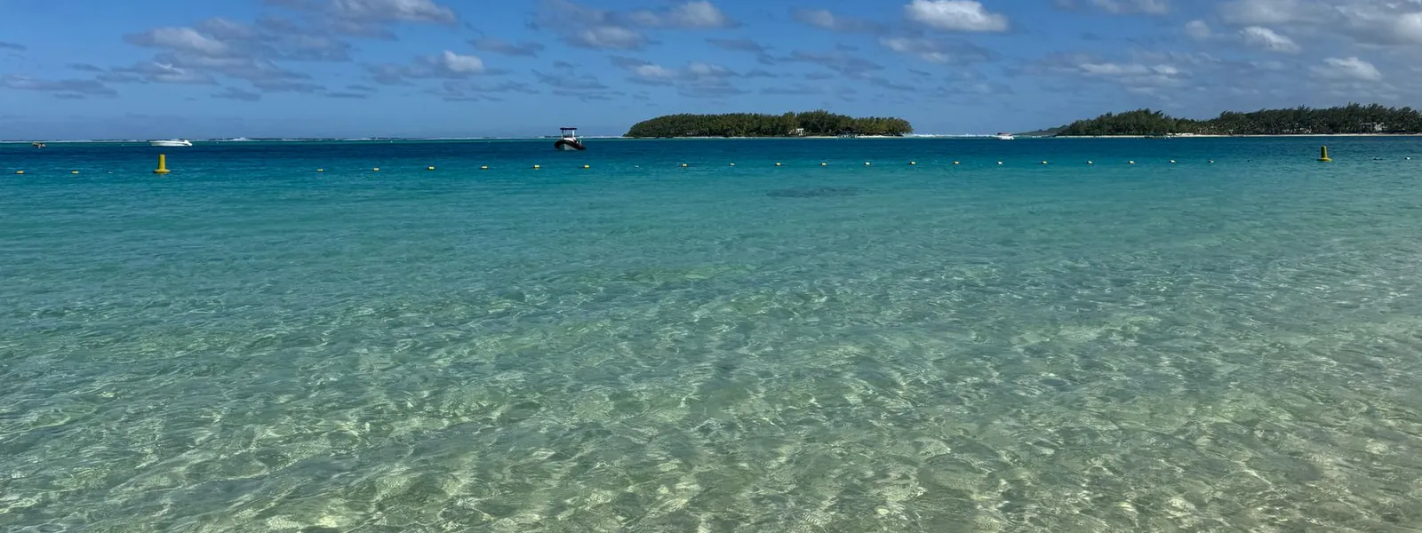 Eaux turquoise de Blue Bay dans le sud-est de l'île Maurice