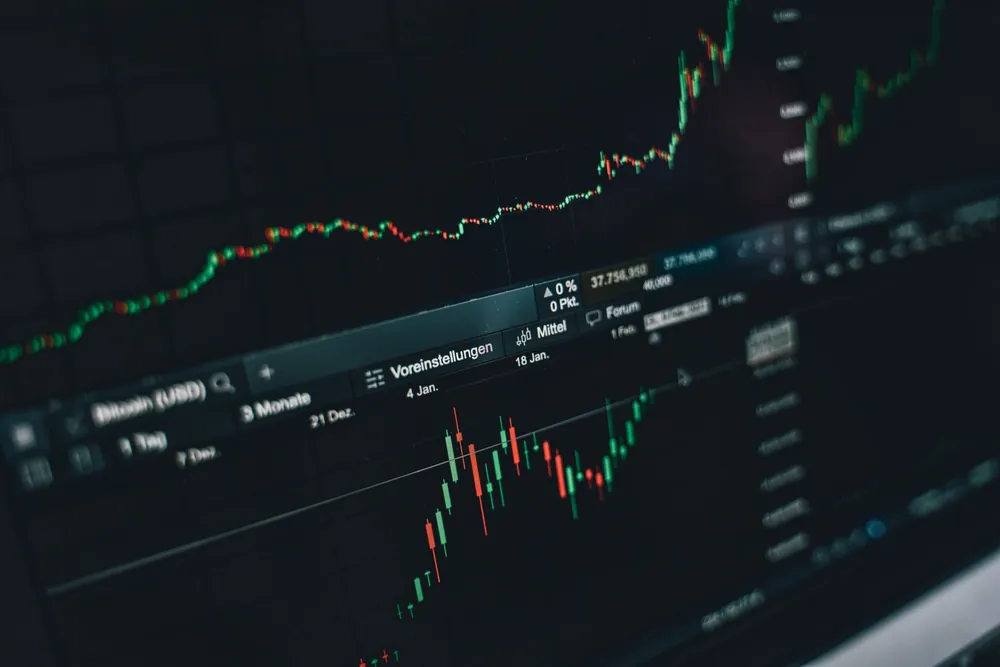 Écran d'analyse de marché montrant les tendances du bitcoin et des cryptomonnaies