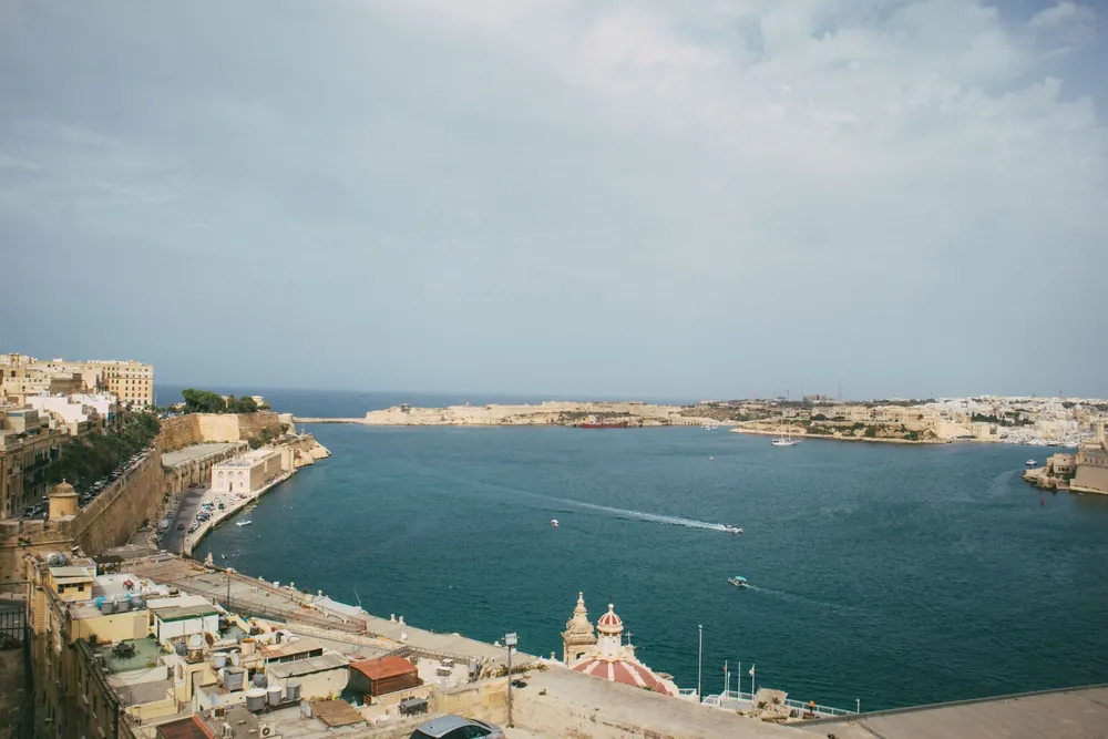 Vue panoramique du grand port de Malte avec ses bâtiments historiques