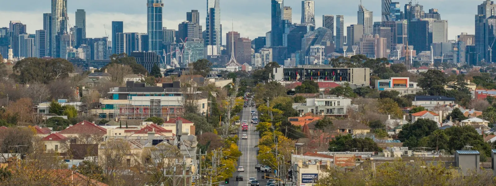 Gratte-ciels de Melbourne se dressant au-dessus du quartier de Hawthorn