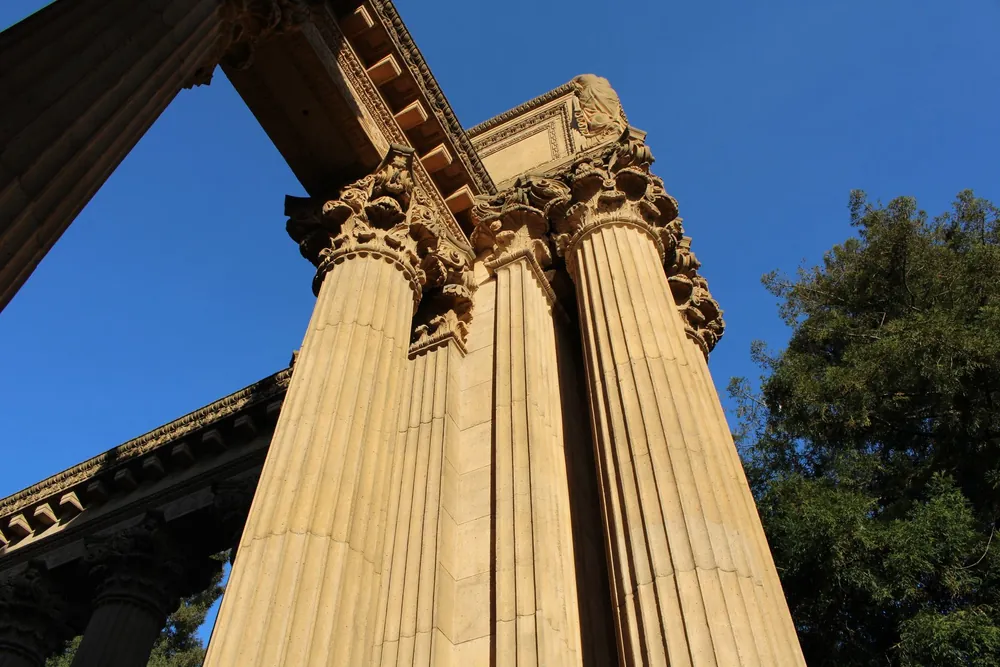 Colonnes néoclassiques du Palace of Fine Arts à San Francisco