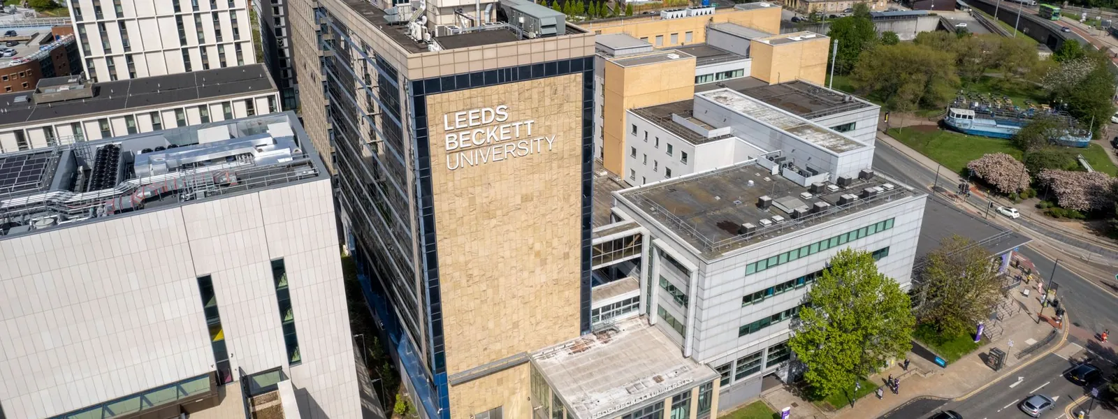Vue aérienne de l'université Leeds Beckett et de l'architecture urbaine environnante
