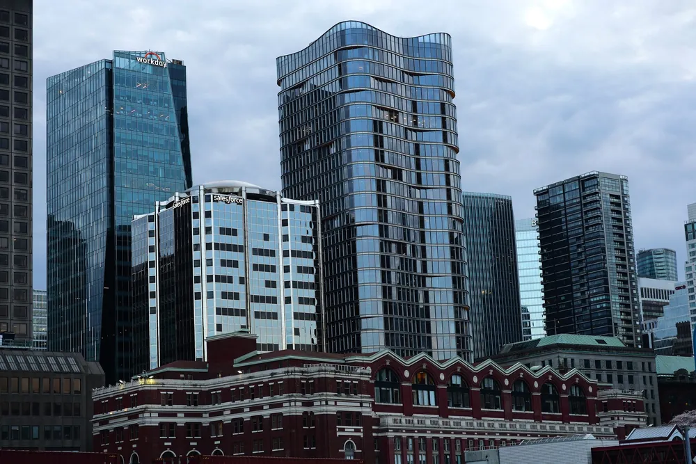 Mélange d'architecture moderne et historique dans le centre-ville de Vancouver