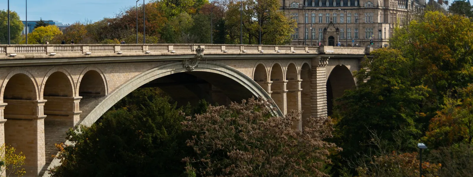 Pont Adolphe et architecture historique de Luxembourg-ville