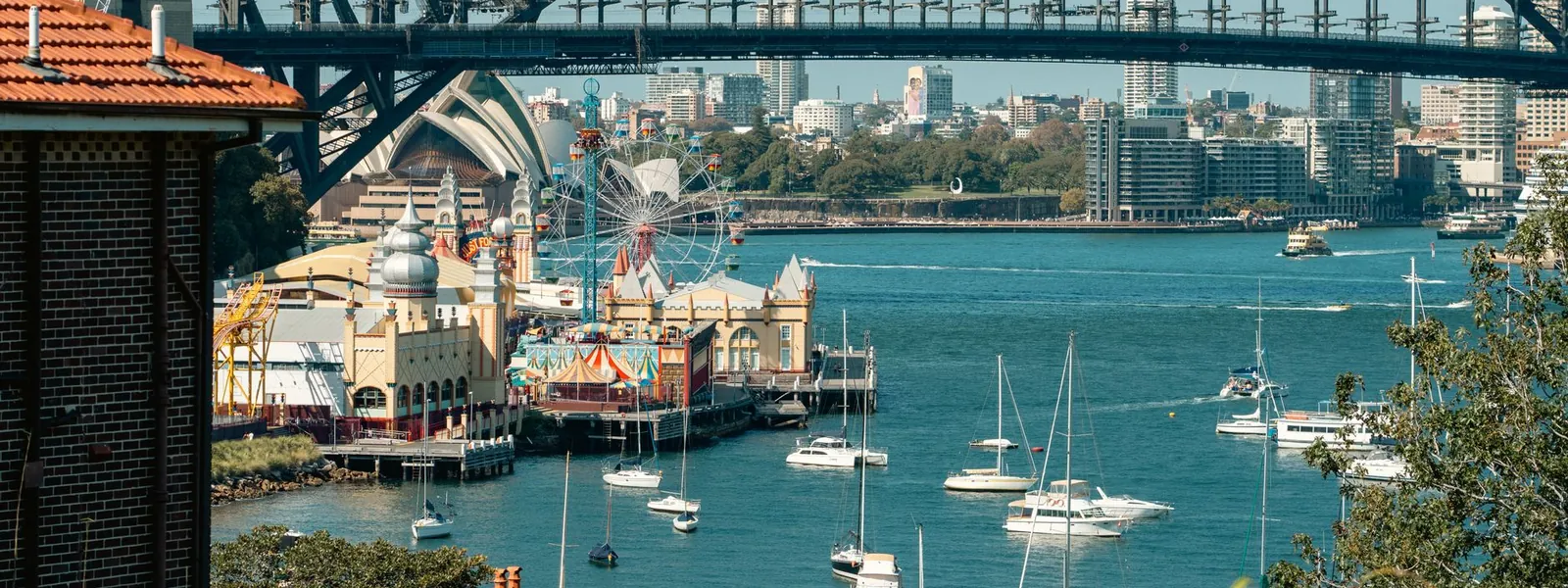Le pont du port de Sydney entouré de voiliers illustre un stage à Sydney